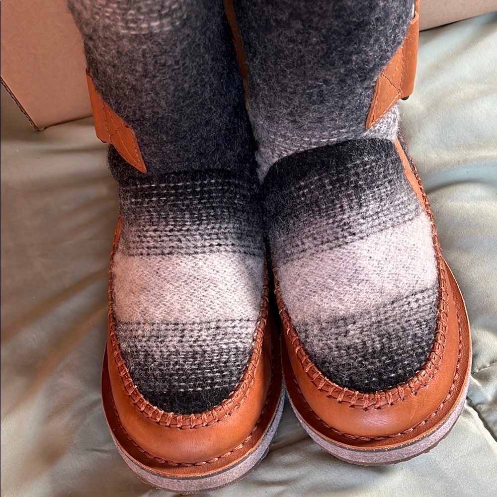 Sorel Chipahko Blanket Wool-Blend Boots - Picture 15 of 16